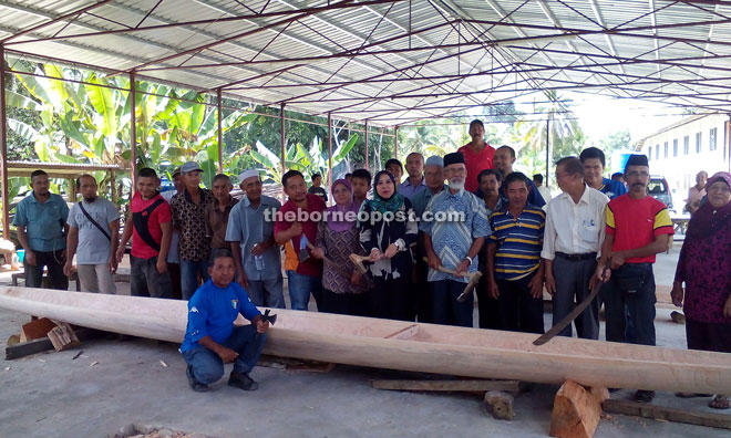 Rosey (front row, sixth right) checking out a ‘kuntul’ boat for the traditional boat race being built by craftsmen from Kampung Pintasan.