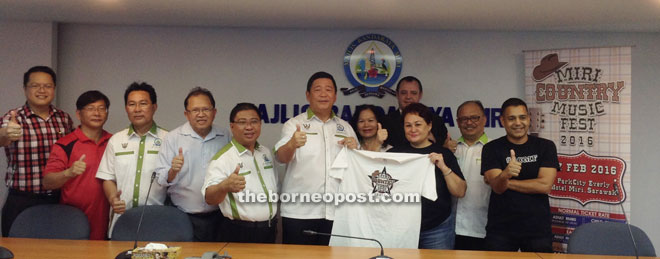 Miri Mayor Lawrence Lai (sixth left) and MCMF advisor Gracie (third right) showing the 2016 festival’s t-shirt while councillors and the organising committee give a thumbs-up at MCC.