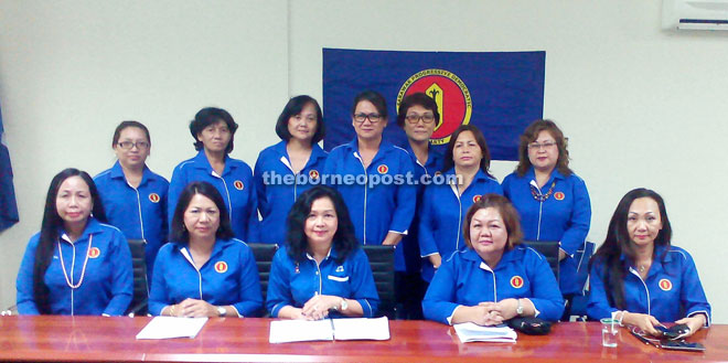 Chiew (seated middle) and other SPDP Women wing central committee members during the press conference.