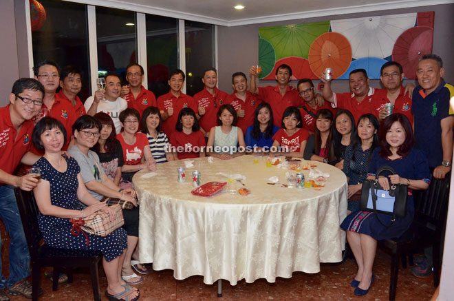 Hii (standing, sixth left) with his ‘Class of 85’ mates and their spouses at the pre-Chinese New Year gathering. 