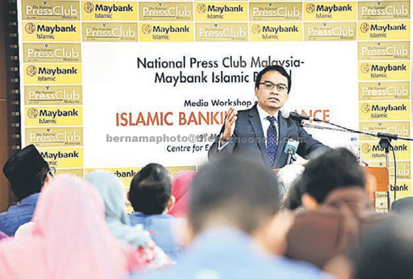 Muzaffar Hisham speaks durign the Press Club-Maybank Islamic Bhd Media Workshop on ‘Islamic Banking & Finance’ yesterday. — Bernama photo