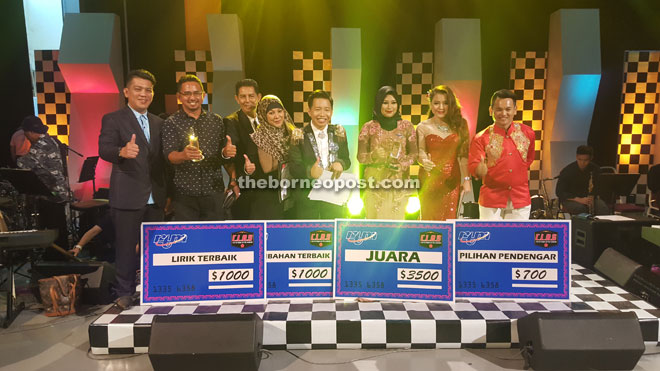 From left to right, Jasni MY and Johan who won Best Lyrics, with the performers of their song, Malik and Saloma Nasir; Norbert Andillah who performed the winning song ‘Setia Di Sisi’ with its composer, Rubisa; and performers of the Listener’s Choice Awards winner, ‘Cinta Kita’, Marlleynney Fane and S. Welly. 