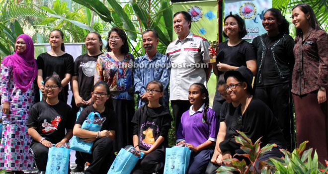 State Education Department Co-curricular Unit Manager, Mohd Tajuddin Sadi (standing, fourth right) with the champions of the Drama Competition for the World Wildlife Day celebration. 