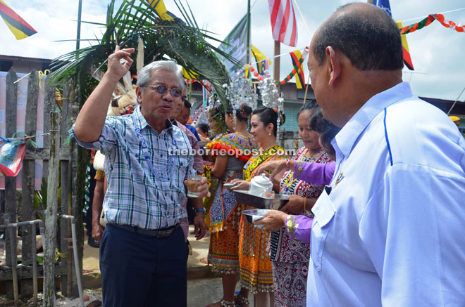 Masing (left) relates to Ngemah Ulu community leader, Penghulu Juni Massam (right) about his visit to Ulu Sungai Ngemah during the function at Rumah Magai.