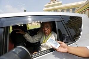 Myanmar's newly elected president Htin Kyaw talks to a reporter as he leaves the parliament at Naypyitaw, Myanmar March 15, 2016.  REUTERS/Soe Zeya Tun