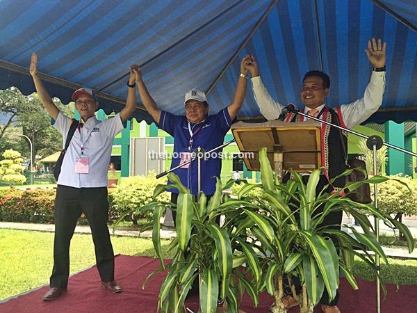 Candidates in Opar. From left: Francis Teron Kadap (PKR), Ranum Mina (BN), and Niponi Undek (independent). Not present at the announcement was Patrick Anek Uren (PBDS Baru). 