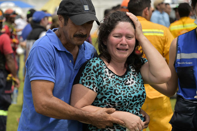 A woman cries in one of Ecuador’s worst-hit towns, Pedernales. — AFP photo