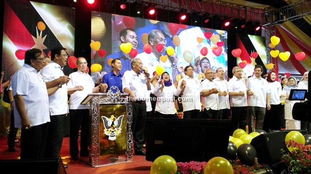 Adenan entertains the crowd with a few songs after his announcement.