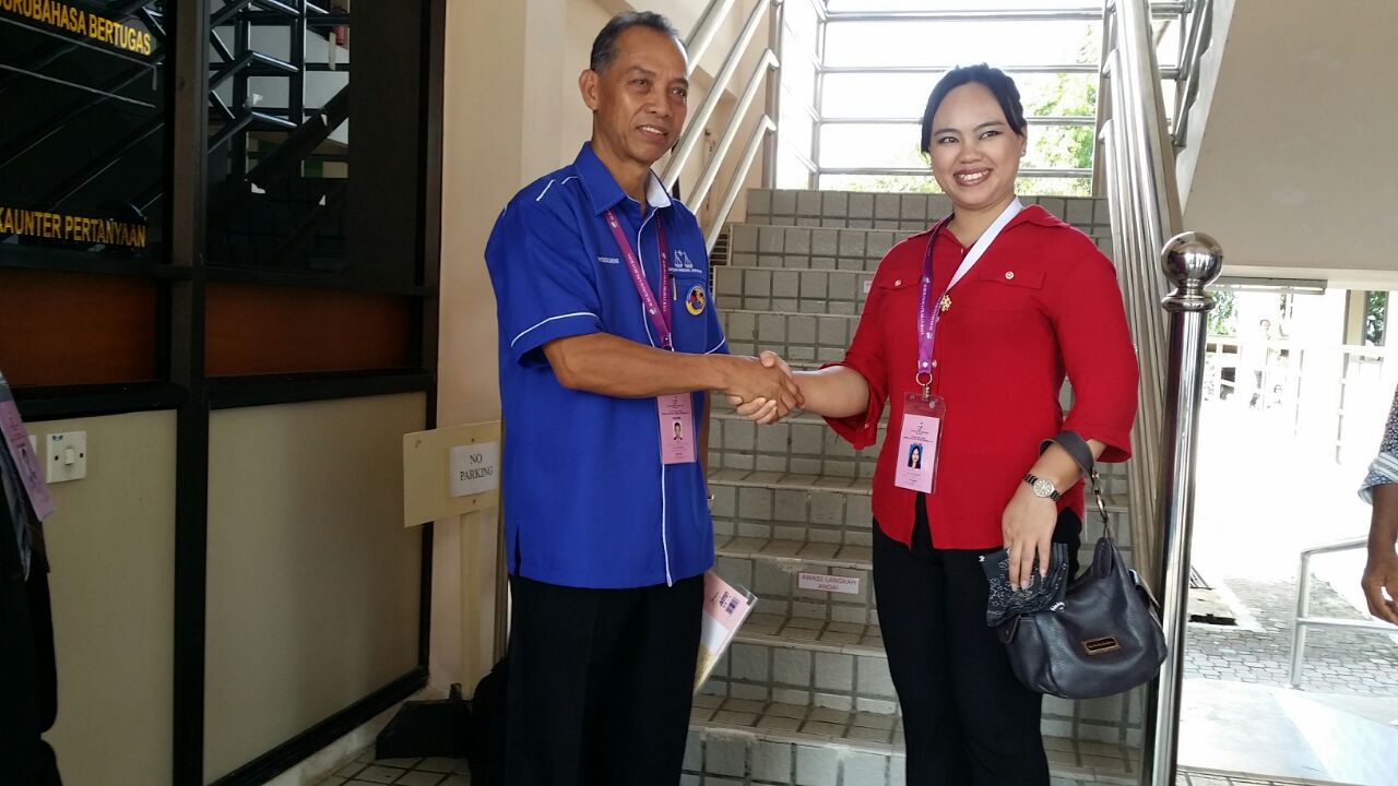 BN-SPDP's Datu Dr Penguang Manggil meets PKR's Elia Bit at the Marudi Nomination Centre at 8.40am.