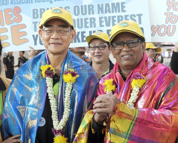 Lee (left) and Lions Club International District 308 B1 governor, Datuk L Krishnan at the Kuala Lumpur International Airport 2 (klia2) before leaving to Kathmandu. — Bernama photo 