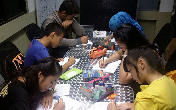 Students completing their assignments during one of the free classes.