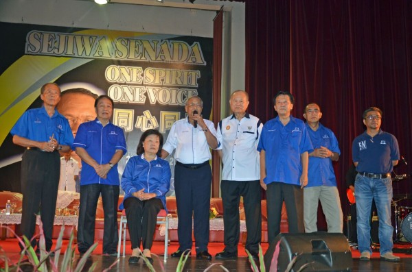Adenan (fourth left) sings "Can't Help Falling in Love" and joined by (from left) Tiong, Soon Koh, Lau (seated), Kie Yik, Chieng, Len and Dr Annuar on stage.