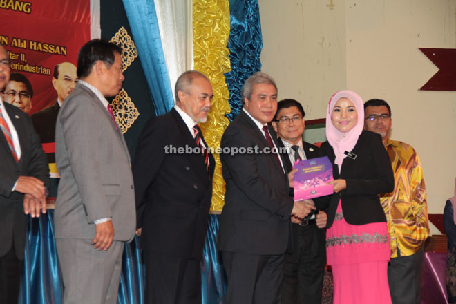 Awang Tengah(third left) presenting the excellence service award to one of the recipients while (from left) Dr Abdul Rahman, Asfia , Mohamad and Hasbi look on.