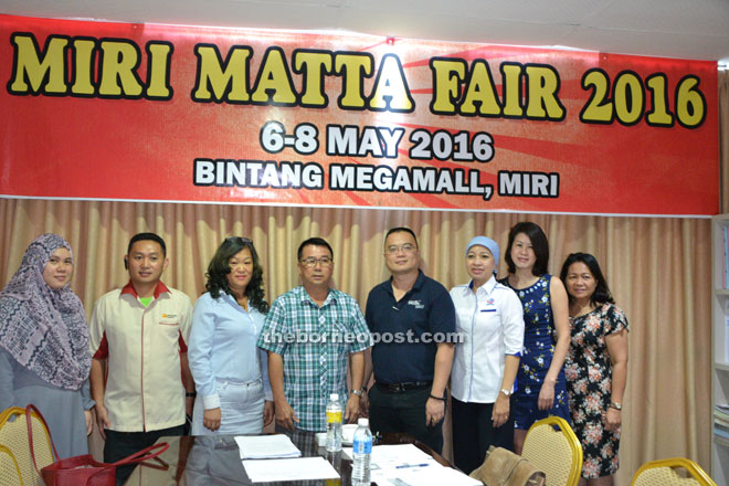 Chiam (fourth right), Matta Sarawak Chapter immediate past chairman, Dayang Azizah (third right) and exhibitors pose for a photo call.  