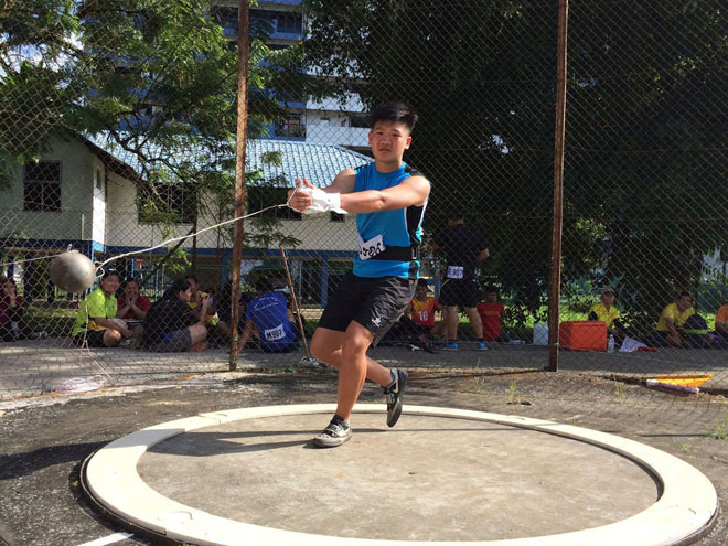 Johnny Ling Siew Hong hurling the hammer to a distance of 60.81m to bag the gold medal in the Boys’ U18 hammer throw. — Photo by Chai Chang Yu