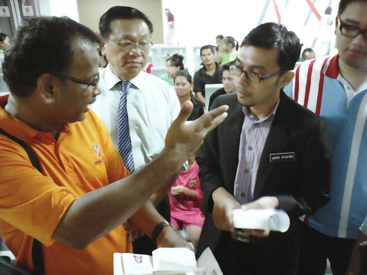 Former Kapar MP S Manikavasagam (left) talking to a JPN officer.