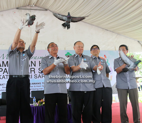 (From left) Sapuan, Len Talif and Wong releasing pigeons to launch the Wildlife Day celebration.