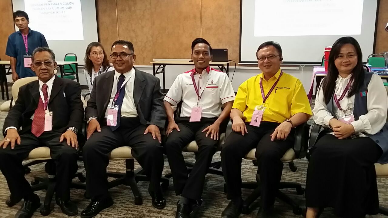 (From left) Othman, Sulaiman, Aziz, Lo and Voon pose during a photo call after the nomination for Batu Kitang closed at 10am.