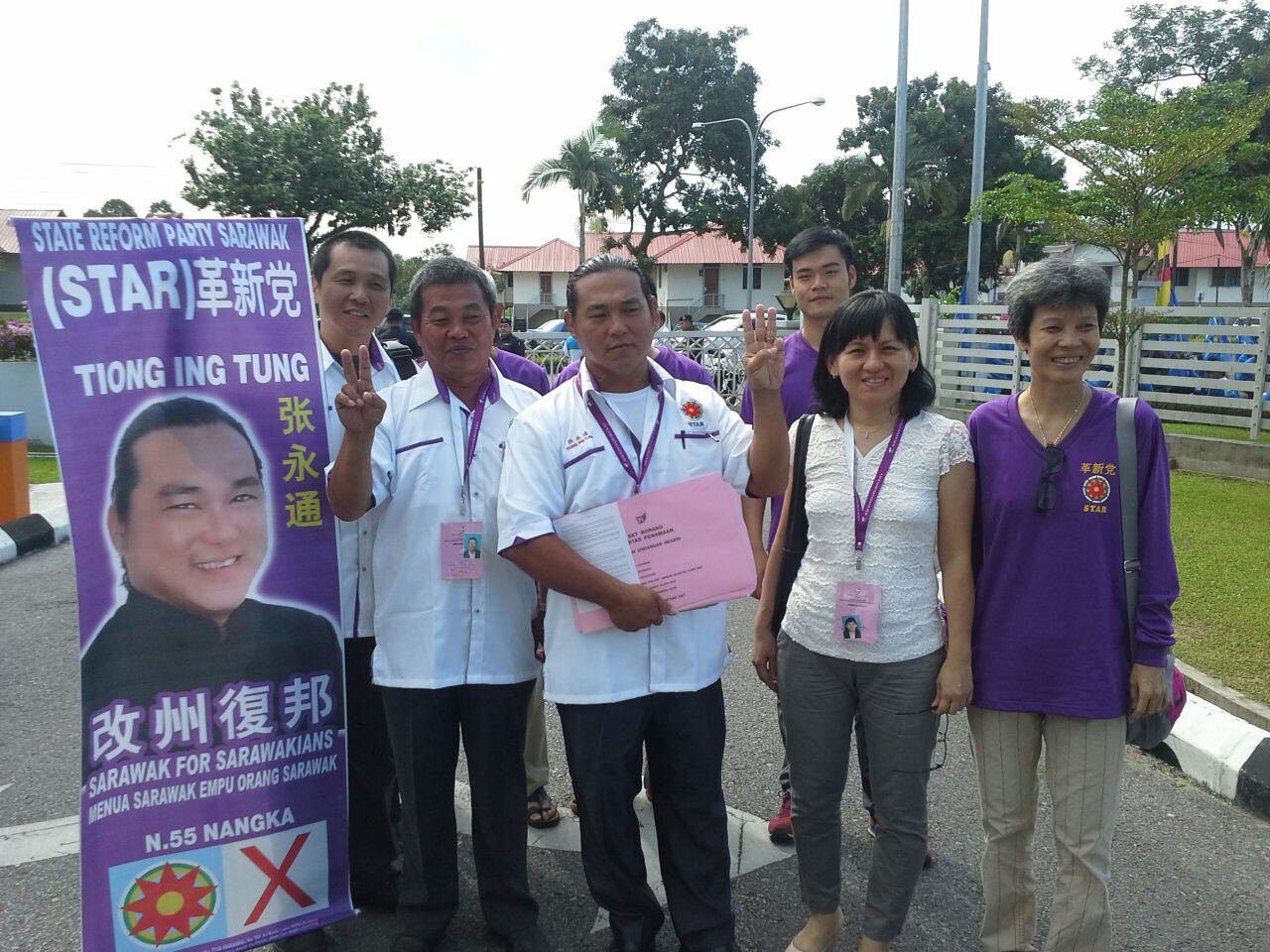 STAR secretary-general Simon Tiong (third left), 48, who is candidate, accompanied by proposer Tiong Ing Ngien (second right), 42, and seconder Wong Kiong Hee (second left), 60 arrived at Sibu Islamic Complex at 9.10am and entered the nomination centre at 9.20am. Several supporters turned up to show their support.