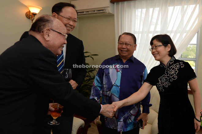 Chen (right) warmly greets Ngu upon his arrival while Teo (second left) and Pairin look on. 