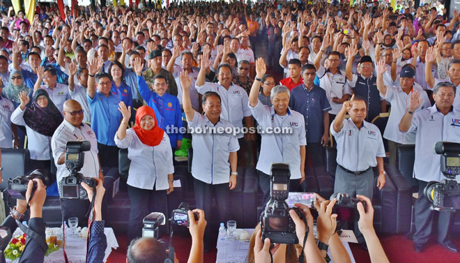 Ahmad Zahid (third right) with Wong (fourth right), Rohani (fifth right), Joseph Entulu (second right) and the crowd from all walks of life  waving to the media photographers. — Photos by Othman Ishak