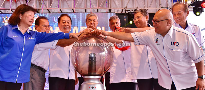 Ahmad Zahid (fourth left) together with Wong (third left), Joseph Entulu (second left), Janet (far left), Tiong (second right) and the other VIPs’ jointly declaring open the UTC Sibu