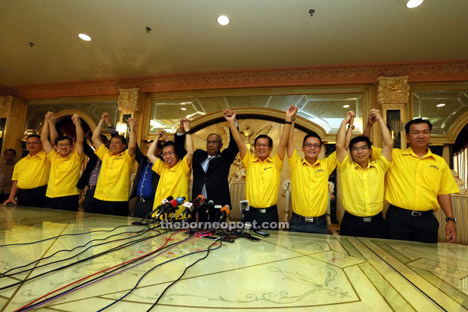 Adenan (centre) and BN-SUPP candidates raise their hands in unison to show solidarity. — Photo by Kong Jun Liung