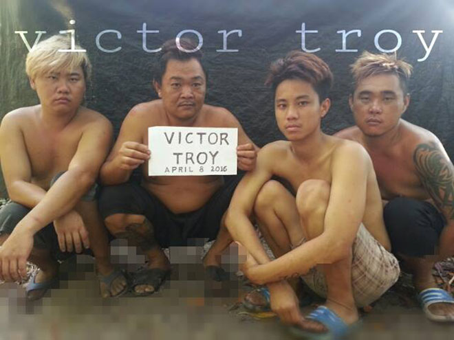 The photo posted on ‘Victor Troy Poz’ Facebook account shows the four abducted Malaysians. (File Photo)