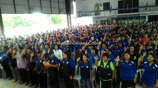 Supporters taking their oath during the launch of the election machinery at Dewan Balai Ringin yesterday.