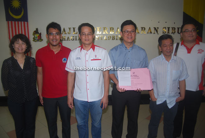 (From left) Chang, Paren, Yap, Ling, Wong and Chew pose for the camera after collecting their nomination forms. 