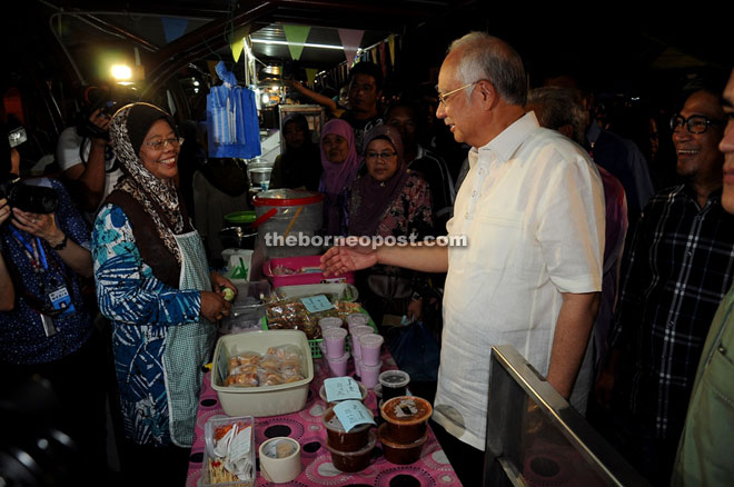Najib checked out a stall at Bandong Walk during a walkabout recently.