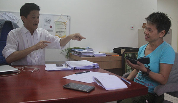 Ee and Yeo communicate in sign language during the interview.