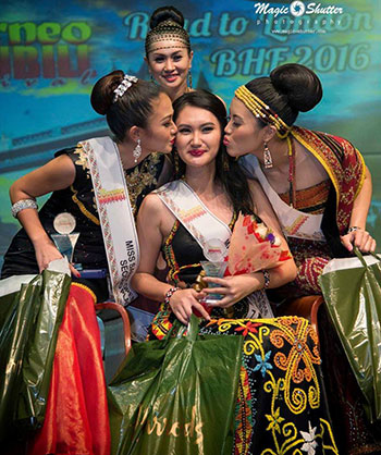 Miss Sabah Open 2016 Yvonne Andiu (centre), first runner-up Olga Wilnelia, second runner-up Mayzlyne Matius and third runner-up Enzlinie Tawang.