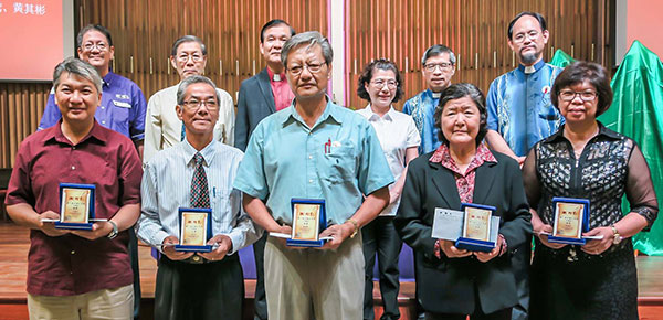 Church members and pastors who won writing awards.