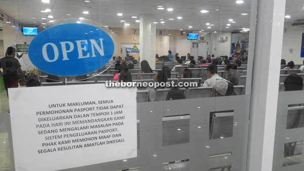 The notice of delay displayed at the immigration counter in UTC Kuching. 