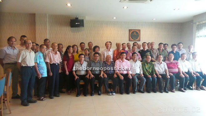 The group of Chinese community leaders and NGO leaders taking part in the discussion.