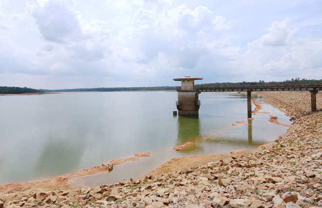 Sungai Layang Dam, Masai in Johor also not spared from the El Nino phenomenon as can be seen in this May 3 file photo. — Bernama photo