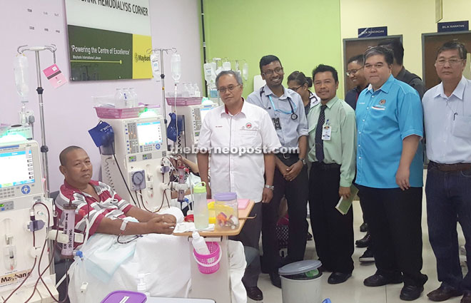 Dr Ismail (second, left) and Labuan Nucleus Hospital's specialists visit a diabetic patient undergoing dialysis at the haemodialysis unit yesterday.  The hospital is now equipped with 26 haemodialysis machines to cater to the needs of 90 patients with 20 more in queue.