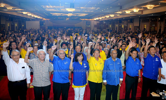 Adenan (third right), flanked by Lee on his left and Ting, joins other local political leaders and guests for a group photo at the session in Miri. — Bernama photo