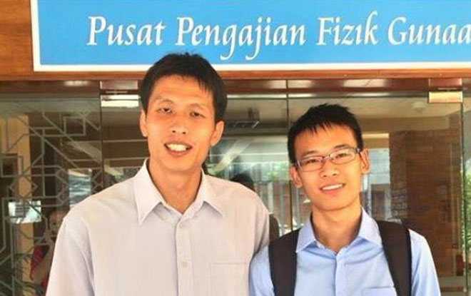 Moh (right) poses with his teacher Liew.