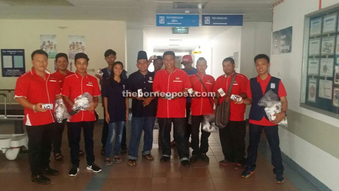 Junaidi (fourth right) requests the Chief Minister to appoint Dr Annuar as assistant minister. 