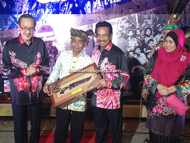 Musa (second right) receiving a souvenir when launching the musical as his wife, Faridah (right) and Masidi look on.