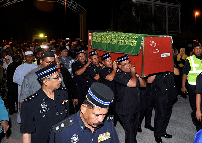 The body of Noriah Kasnon being brought to the Ar Rahmah mosque, Sungai Burung in Tanjung Karang for burial. — Bernama photo