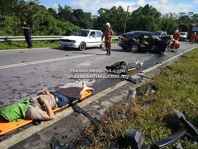 NGERI: Pemandu dan penumpang Gen2 yang maut di tempat kejadian.