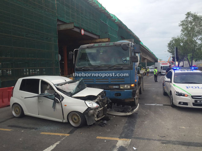 The Perodua Viva car that collided with the concrete mixer truck at the Kolombong-Lintas traffic intersection.