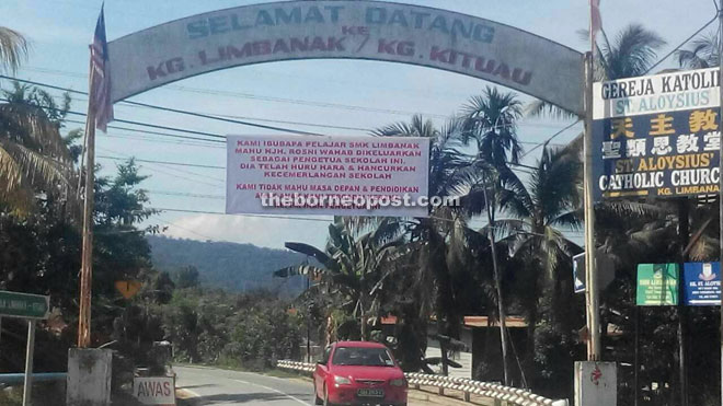 Photo of the banner calling for the transfer of SMK Limbanak principal which went viral. 