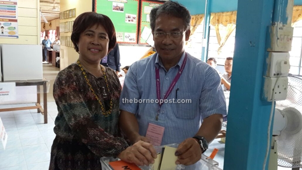 N61 pelagus prs candidate nyabong and wife voted at sk sg amang at 9:30am