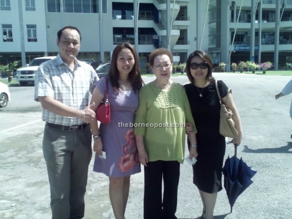 STAR's Priscilla Lau (second left) for Pelawan with from left, her brother Roger Lau, mother Ting Wei Ling, elder sister, Michele Lau arrive at SMK Methodist to cast their votes for Bukit Assek constituency at about 10.20am