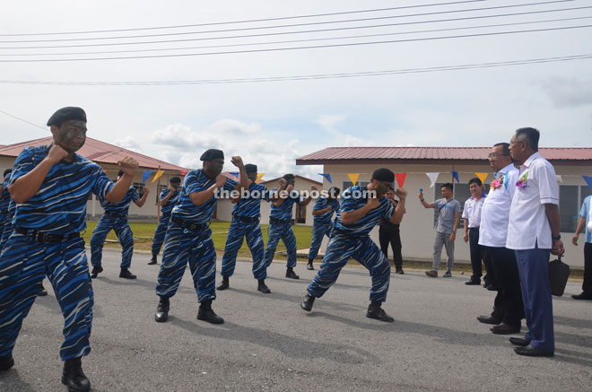 Mohamad Johari (second right) watches a ‘War Dance’ performance by the trainees.