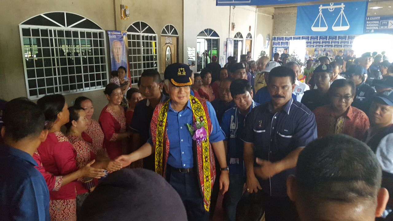 Najib and Rayong arriving at Rumah Pais, Skrang earlier. 
